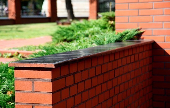 Плоский парапет из клинкерной плитки Плоский парапет из клинкерной плитки