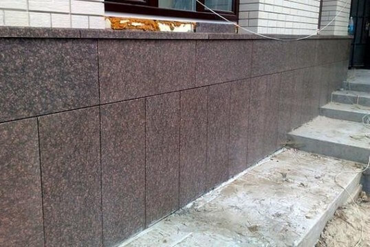 Керамогранитная плитка для отделки цоколя Керамогранитная плитка для отделки цоколя
