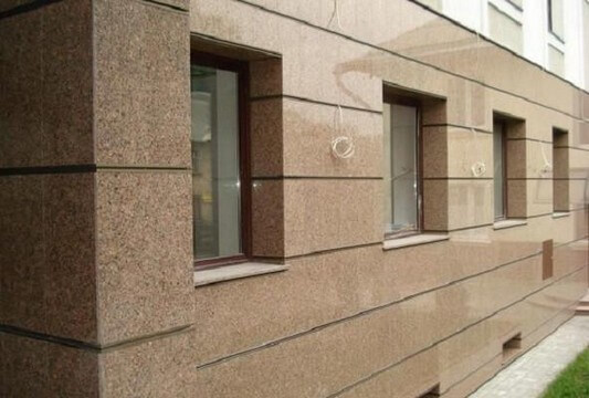 Отделка цоколя и первого этажа здания керамогранитной плиткой Отделка цоколя и первого этажа здания керамогранитной плиткой
