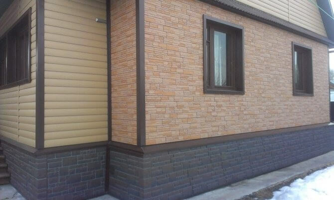 Отделка углов цоколя дома облицовочными панелями Отделка углов цоколя дома облицовочными панелями