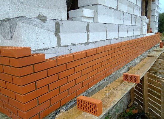 Обшивка фасада газобетонного дома кирпичом Обшивка фасада газобетонного дома кирпичом