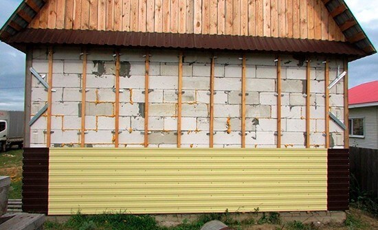 Обшивка газобетонных стен профнастилом на деревянную обрешётку Обшивка газобетонных стен профнастилом на деревянную обрешётку