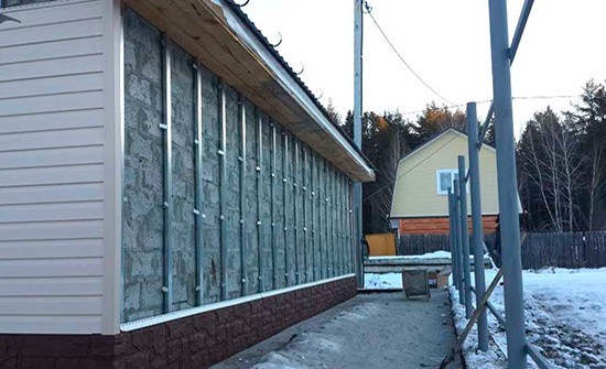 Обшивка газобетонных стен профнастилом на металлическую обрешётку Обшивка газобетонных стен профнастилом на металлическую обрешётку