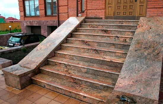 Мраморная отделка уличных ступеней
