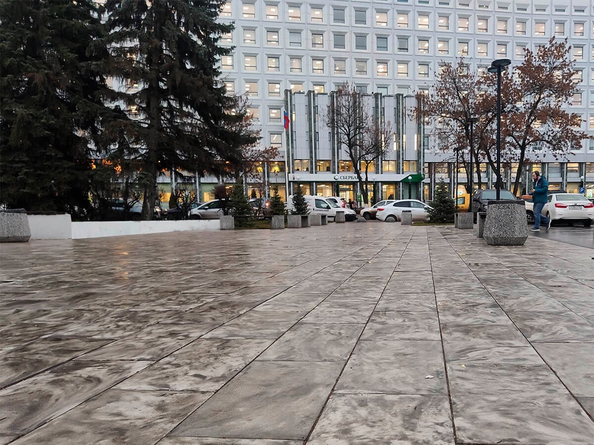 Мощение открытых территорий крупноразмерной тротуарной плиткой Мощение открытых территорий крупноразмерной тротуарной плиткой
